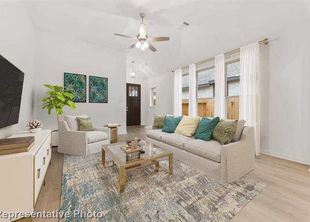 Property at 1028 Shoal Creek Trl, Conroe, TX 77304, 3 beds, 2 baths