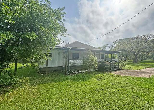 Property at 201 Luciana St, Clute, TX 77531, 2 beds, 2.5 baths