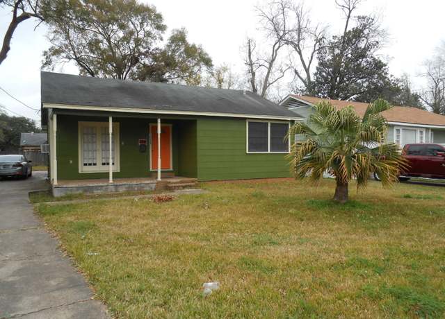 Property at 1050 Boyd St, Beaumont, TX 77705, 3 beds, 1 bath