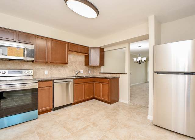 Property at 2367 Briarwest Blvd, Houston, TX 77077, 3 beds, 2.5 baths