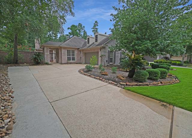 Property at 102 S Castlegreen Cir, The Woodlands, TX 77381, 3 beds, 2.5 baths