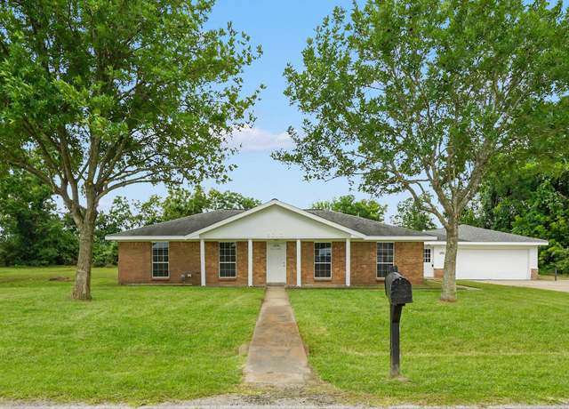 Property at 5010 Riverview Dr, Alvin, TX 77511, 3 beds, 3 baths