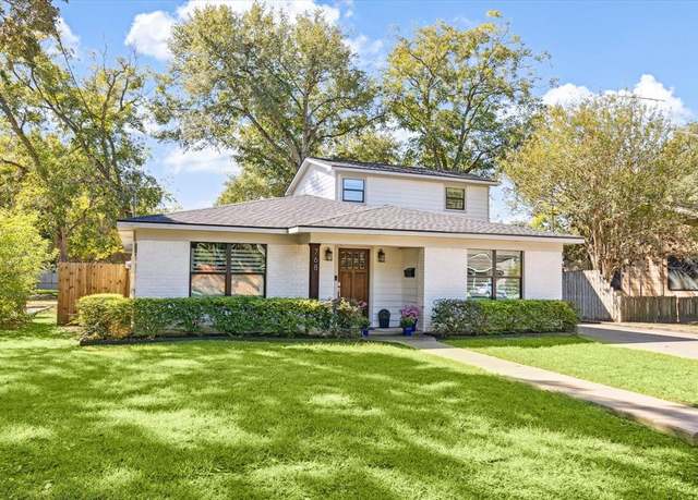Property at 768 Main St, Sealy, TX 77474, 3 beds, 2.5 baths