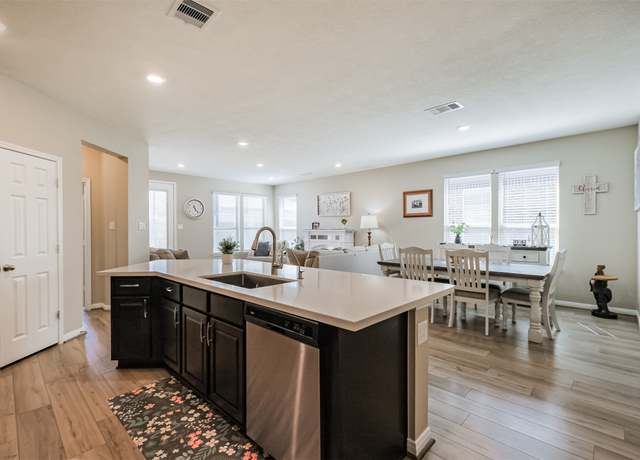Property at 7219 Escondido Dr, Rosharon, TX 77583, 3 beds, 2 baths