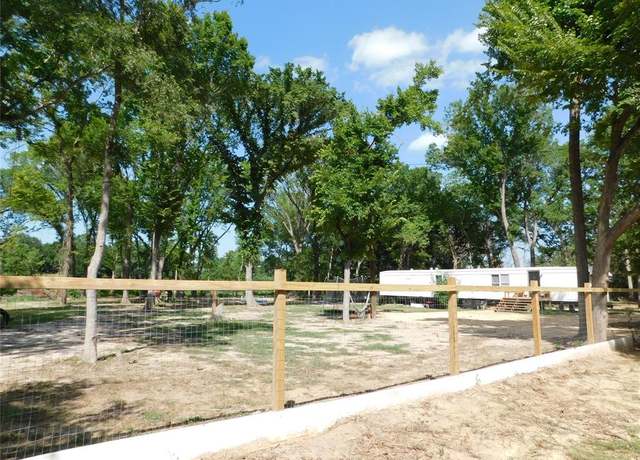 Property at 960 Lakeview Dr, Caldwell, TX 77836, 3 beds, 1 bath