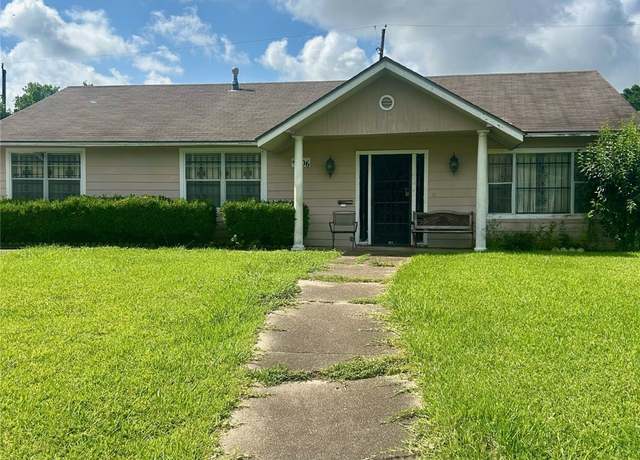 Property at 4906 Meadow Park Dr, Houston, TX 77048, 3 beds, 2 baths
