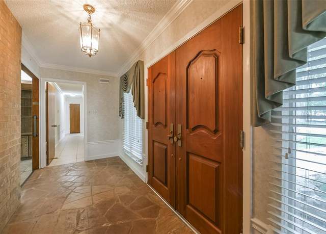 Property at 2107 W Marys Creek Ln, Pearland, TX 77581, 3 beds, 3 baths