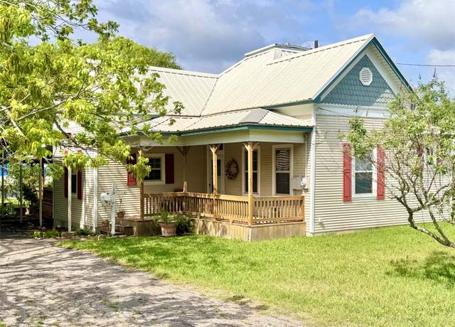 Property at 706 West St, Yoakum, TX 77995, 2 beds, 1 bath