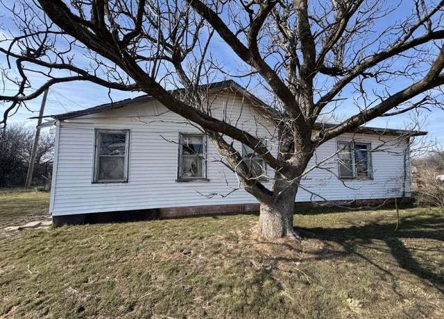 Property at 510 E Franklin Ave, Electra, TX 76360, 3 beds, 1 bath