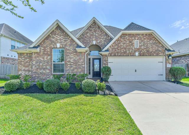 Property at 2106 Granite Pass Dr, Pearland, TX 77581, 4 beds, 2 baths