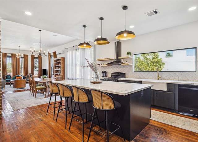 Property at 1920 Fulton St, Houston, TX 77009, 4 beds, 2 baths