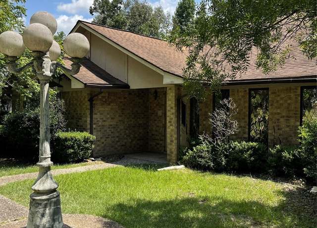 Property at 10074 Overbrook Dr, Conroe, TX 77304, 5 beds, 2.5 baths