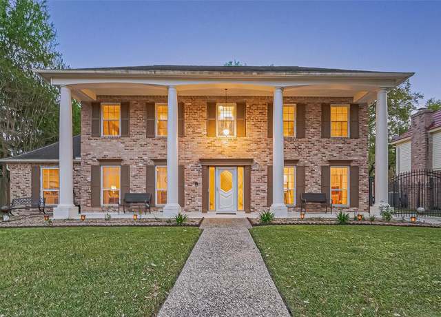 Property at 5511 Foresthaven Dr, Houston, TX 77066, 4 beds, 2.5 baths