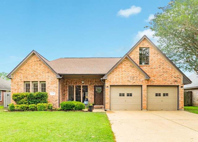 Property at 114 Zinnia St, Lake Jackson, TX 77566, 4 beds, 2 baths