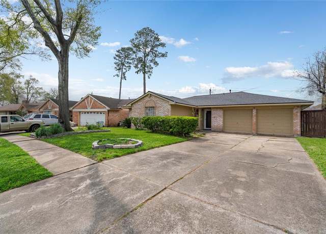 Property at 166 White Cedar St, Houston, TX 77015, 4 beds, 2 baths