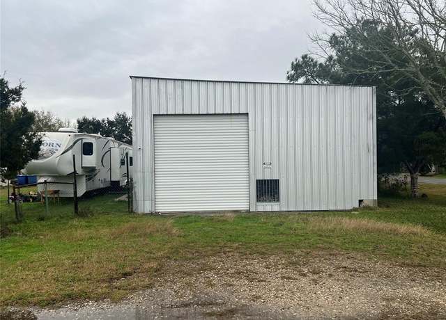 Property at 126 Metzwright Dr, Anahuac, TX 77514