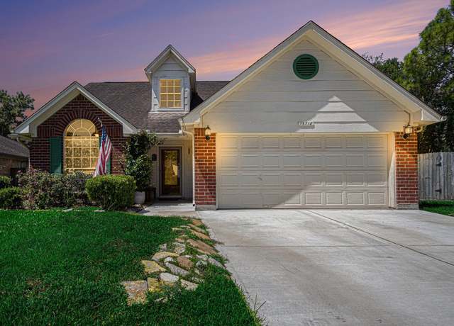 Property at 15718 Contender Ln, Friendswood, TX 77546, 4 beds, 2 baths