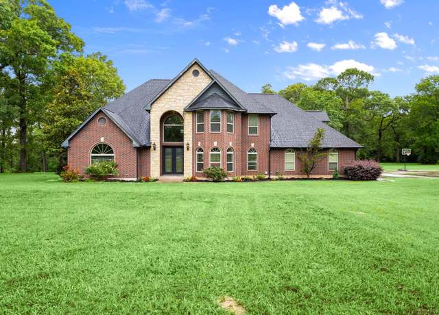 Property at 1025 Liberty Ave, Livingston, TX 77351, 5 beds, 4 baths