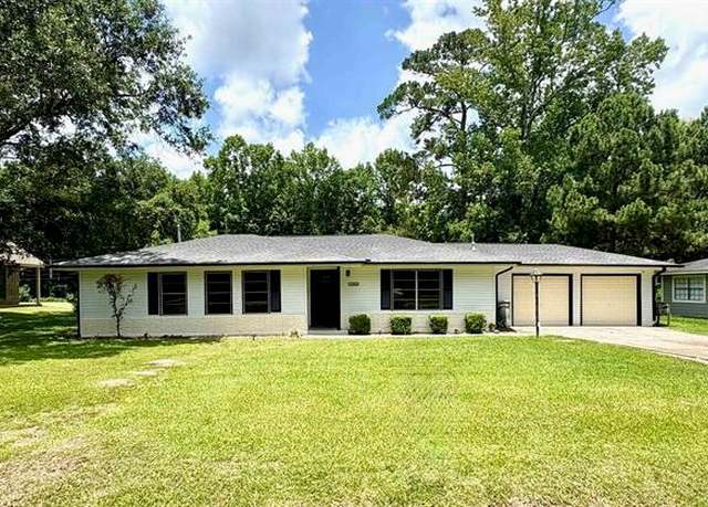Property at 8555 Lawrence Dr, Beaumont, TX 77708, 3 beds, 2 baths