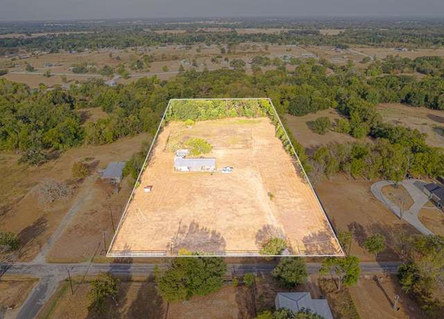 Property at 1313 Greenbriar Rd, Madisonville, TX 77864, 3 beds, 2 baths