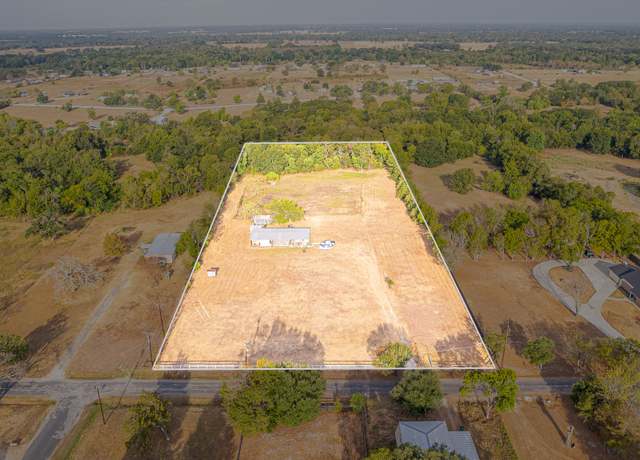 Property at 1313 Greenbriar Rd, Madisonville, TX 77864, 3 beds, 2 baths