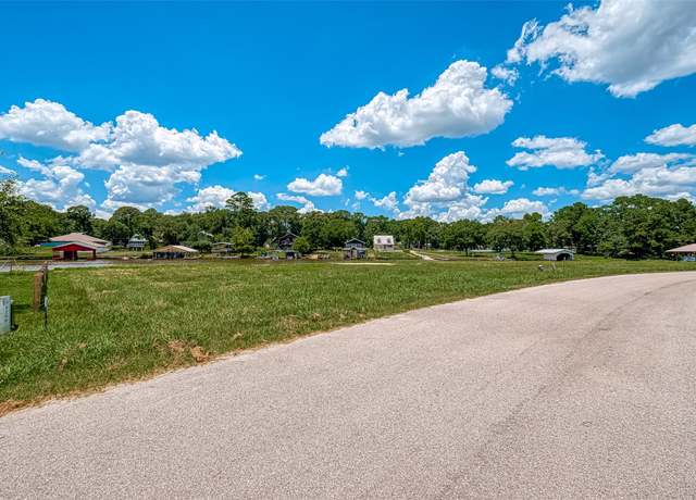 Property at 70 Cypress Bnd, Huntsville, TX 77340