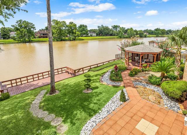Property at 1267 Creekford Cir, Sugar Land, TX 77478, 4 beds, 3.5 baths