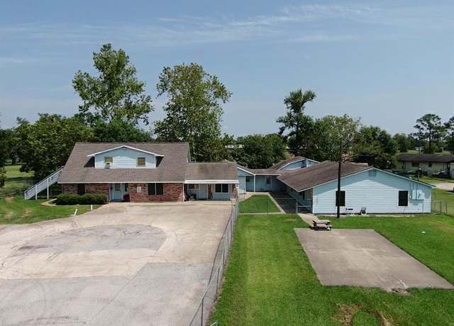 Property at 1320 W Brazos Ave, West Columbia, TX 77486, 8 beds, 5 baths