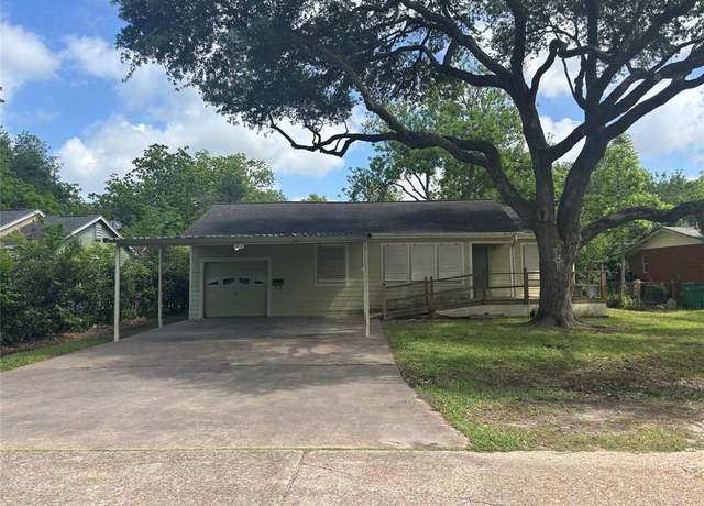 Property at 612 Honeysuckle Dr, La Marque, TX 77568, 3 beds, 2 baths