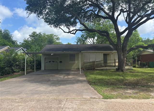 Property at 612 Honeysuckle Dr, La Marque, TX 77568, 3 beds, 2 baths