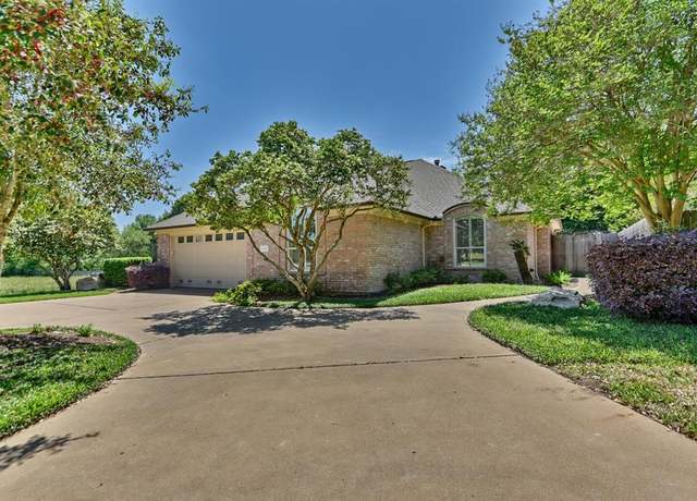 Property at 2206 Creekwood Ln, Brenham, TX 77833, 3 beds, 3.5 baths