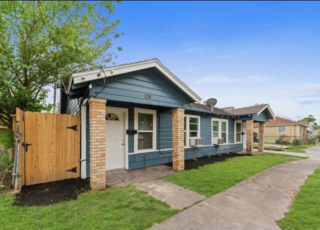 Property at 3922 Farmer St, Houston, TX 77020, 6 beds, 3 baths
