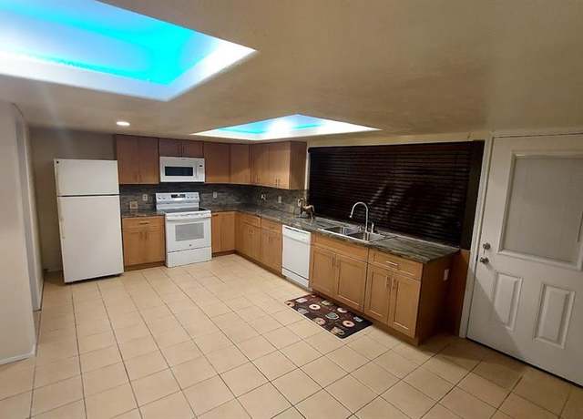Property at 5538 W Ridgecreek Dr, Houston, TX 77053, 3 beds, 2 baths