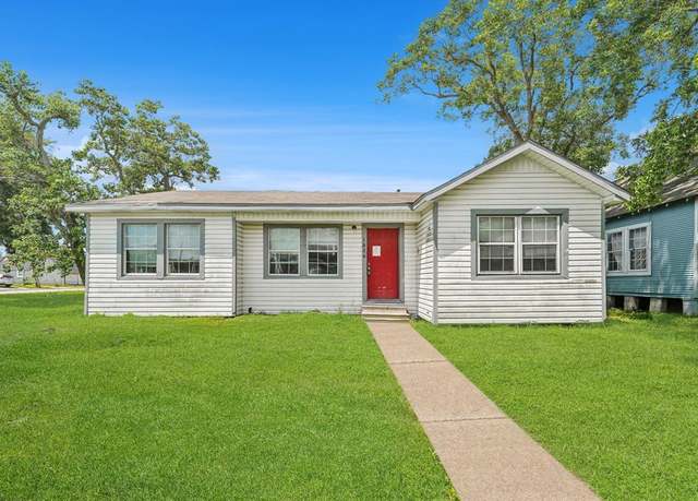 Property at 1026 W 5th St, Freeport, TX 77541, 3 beds, 1 bath