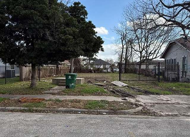 Property at 1902 Chew St, Houston, TX 77020