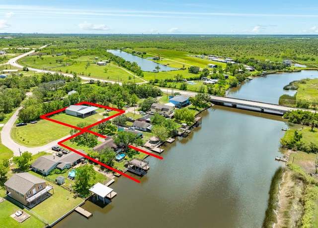 Property at 131 Bastrop Bayou Dr, Angleton, TX 77515, 3 beds, 2 baths