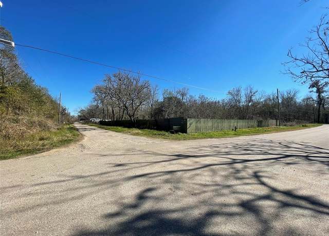 Property at 205 Sitka Dr, Angleton, TX 77515