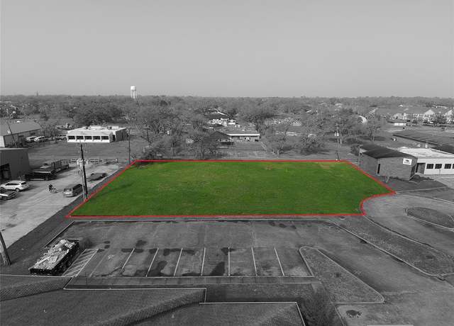 Property at 55 Flag Lake Plz, Lake Jackson, TX 77566