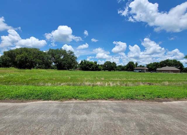 Property at 562 Mill Rd, Angleton, TX 77515