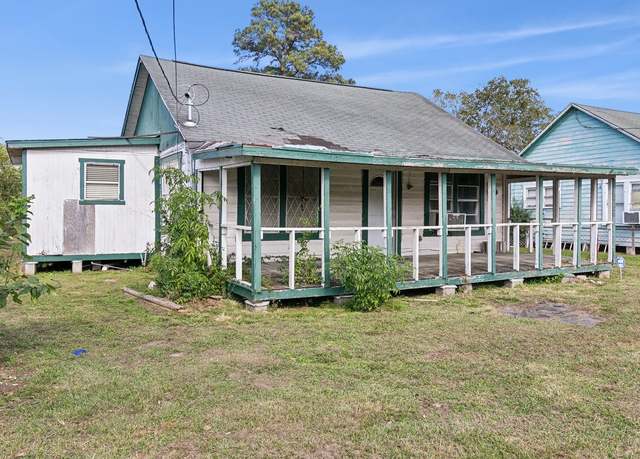 Property at 1720 W Highland, Beaumont, TX 77705, 2 beds, 2.5 baths