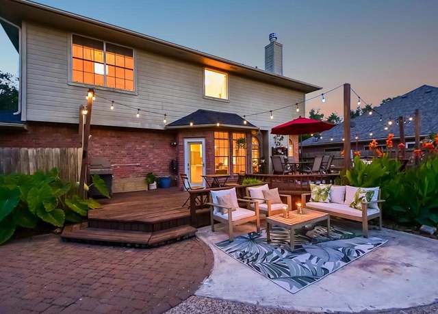 Property at 117 Island Breeze Cir, League City, TX 77573, 3 beds, 2.5 baths