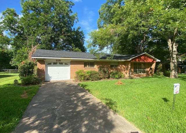 Property at 210 Southern Oaks Dr, Lake Jackson, TX 77566, 3 beds, 1.5 baths