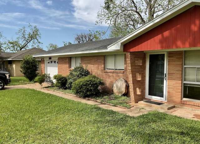 Property at 210 Southern Oaks Dr, Lake Jackson, TX 77566, 3 beds, 1.5 baths