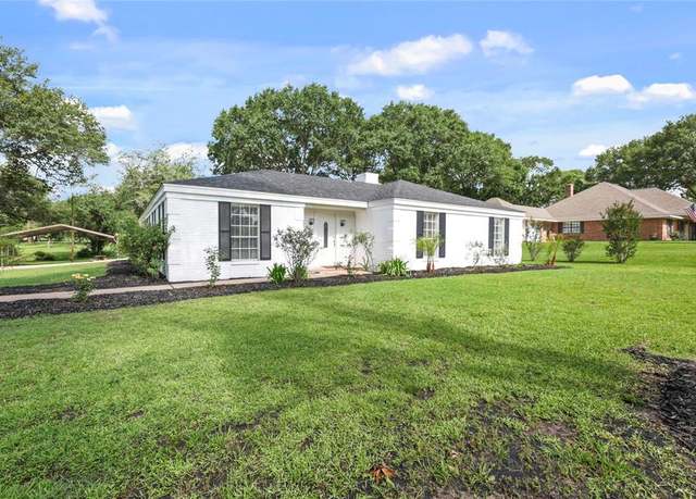 Property at 3101 Possum Trot St, Brenham, TX 77833, 4 beds, 2.5 baths