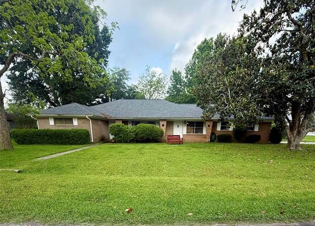 Property at 100 Irwin, West Columbia, TX 77486, 4 beds, 2 baths
