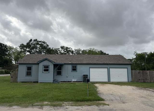 Property at 401 W 2nd St, El Campo, TX 77437, 3 beds, 1 bath