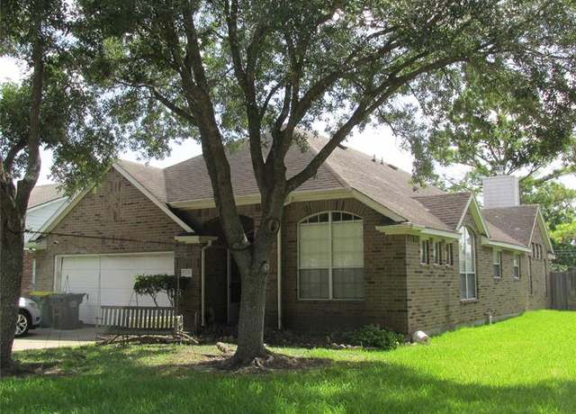 Property at 3255 Lakeway Ln, Pearland, TX 77584, 4 beds, 2 baths
