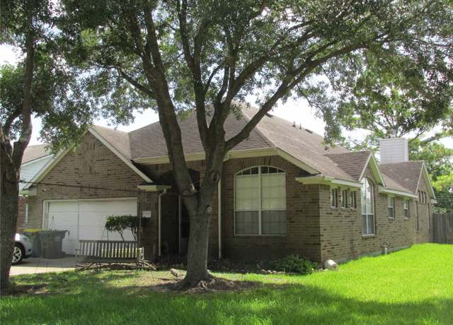 Property at 3255 Lakeway Ln, Pearland, TX 77584, 4 beds, 2 baths