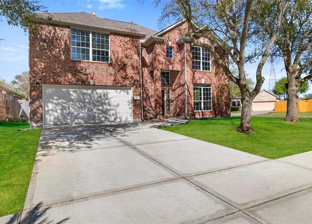Property at 537 Green Cedar Dr, League City, TX 77573, 5 beds, 3 baths