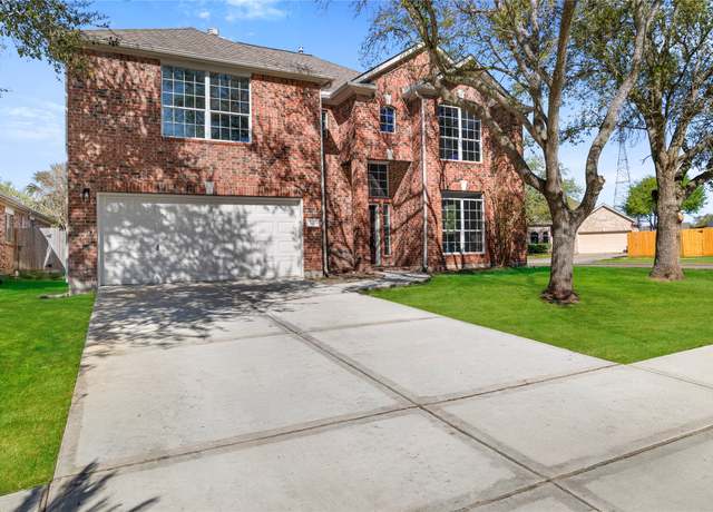 Property at 537 Green Cedar Dr, League City, TX 77573, 5 beds, 3 baths